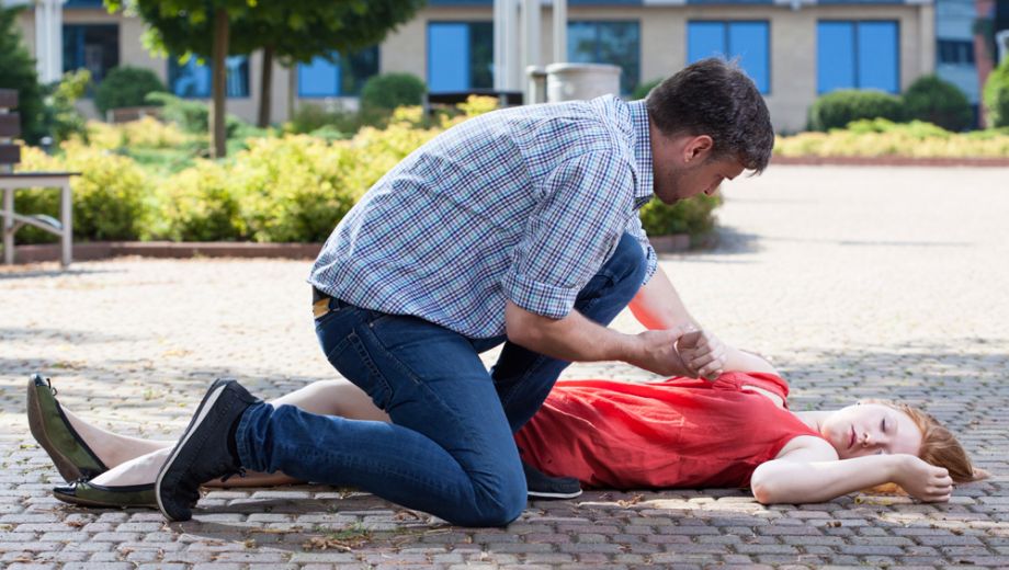 Oorzaken en symptomen van flauwvallen - 101BHV.nl